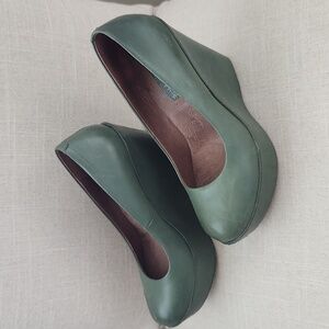Kork-Ease | Julianna Leather Green Wedge Size. 6.5